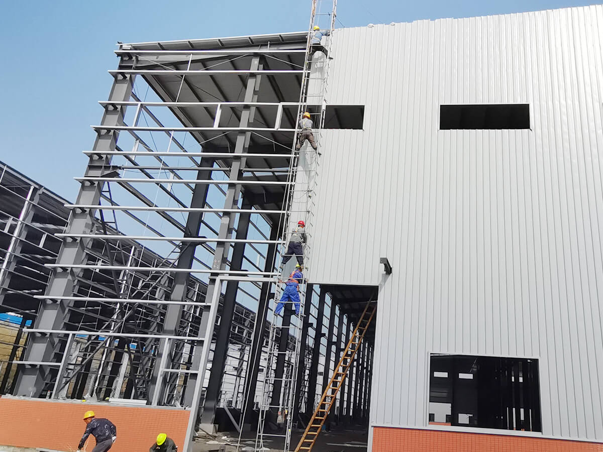 Atelier de structure métallique légère solide et durable
